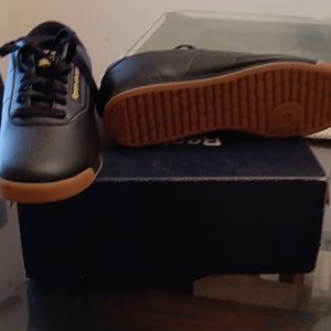 Reebok Black Sneakers Size 9/12 New